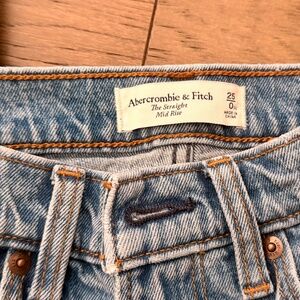 Abercrombie- Straight Mid Rise Jean
